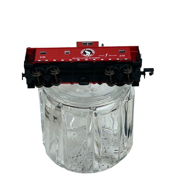 Atlas 43002 N Gauge Standard Cupola Caboose Great Northern #X72 - Picture 5 of 7